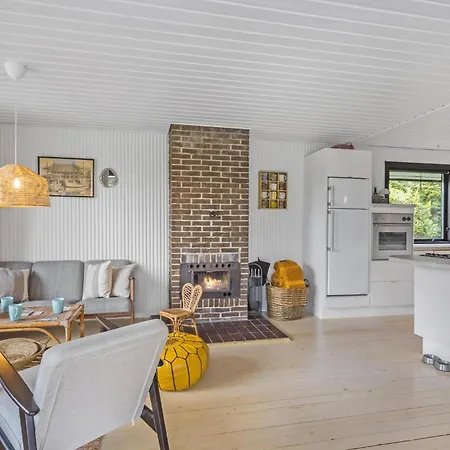 Holiday home 3 Bedroom Pet Friendly In *